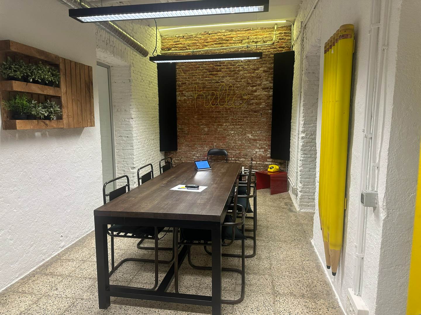 Alquila por horas SALA AMARILLA, SALA MULTIUSOS, BARRA DEL BAR Y COMEDOR