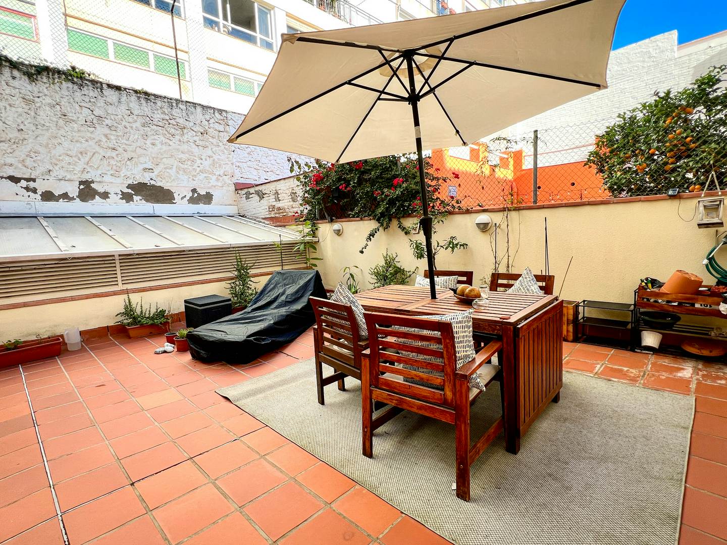 Alquila por horas Gran Terraza y Estilo Artístico en el Corazón de Barcelona