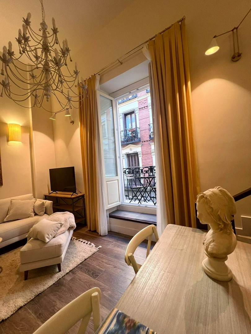 Alquila por horas Loft rústico con aires de aparador en el centro histórico de Madrid