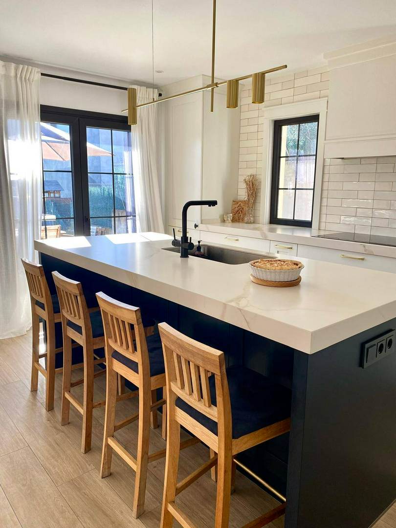 Alquila por horas Cocina estilo americano perfecta para anuncios
