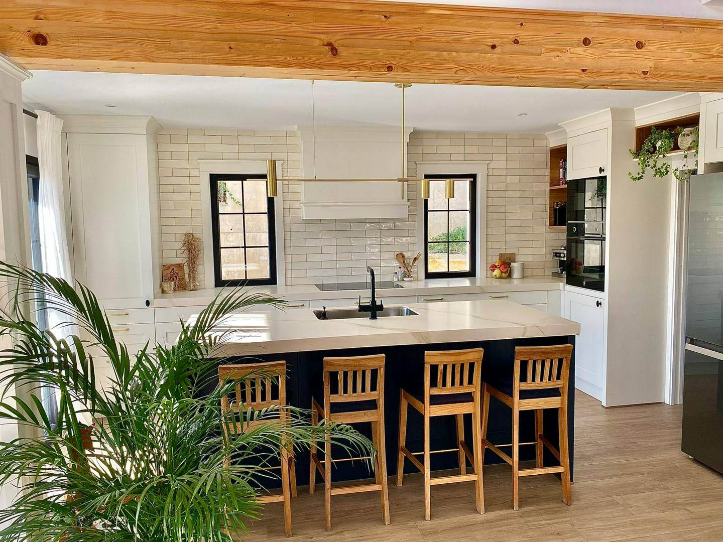 Alquila por horas Cocina estilo americano perfecta para anuncios