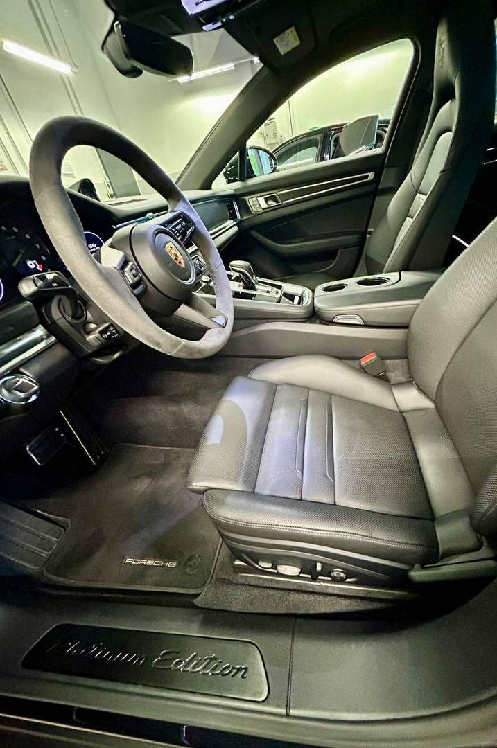 Alquila por horas Porsche Panamera para Photoshooting