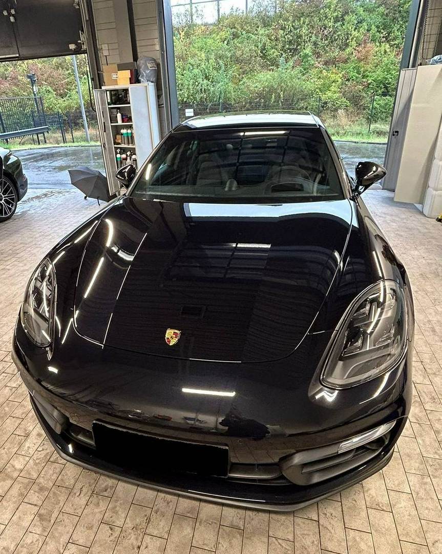 Alquila por horas Porsche Panamera para Photoshooting