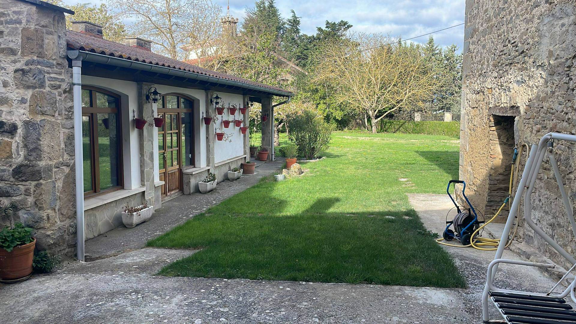 Alquila por horas Casa de pueblo con jardín