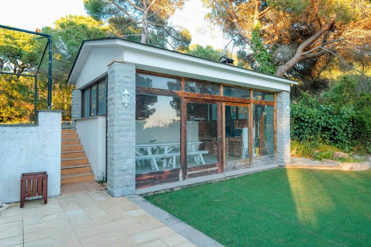 Alquila por horas Casa cuatro vientos con jardín y piscina