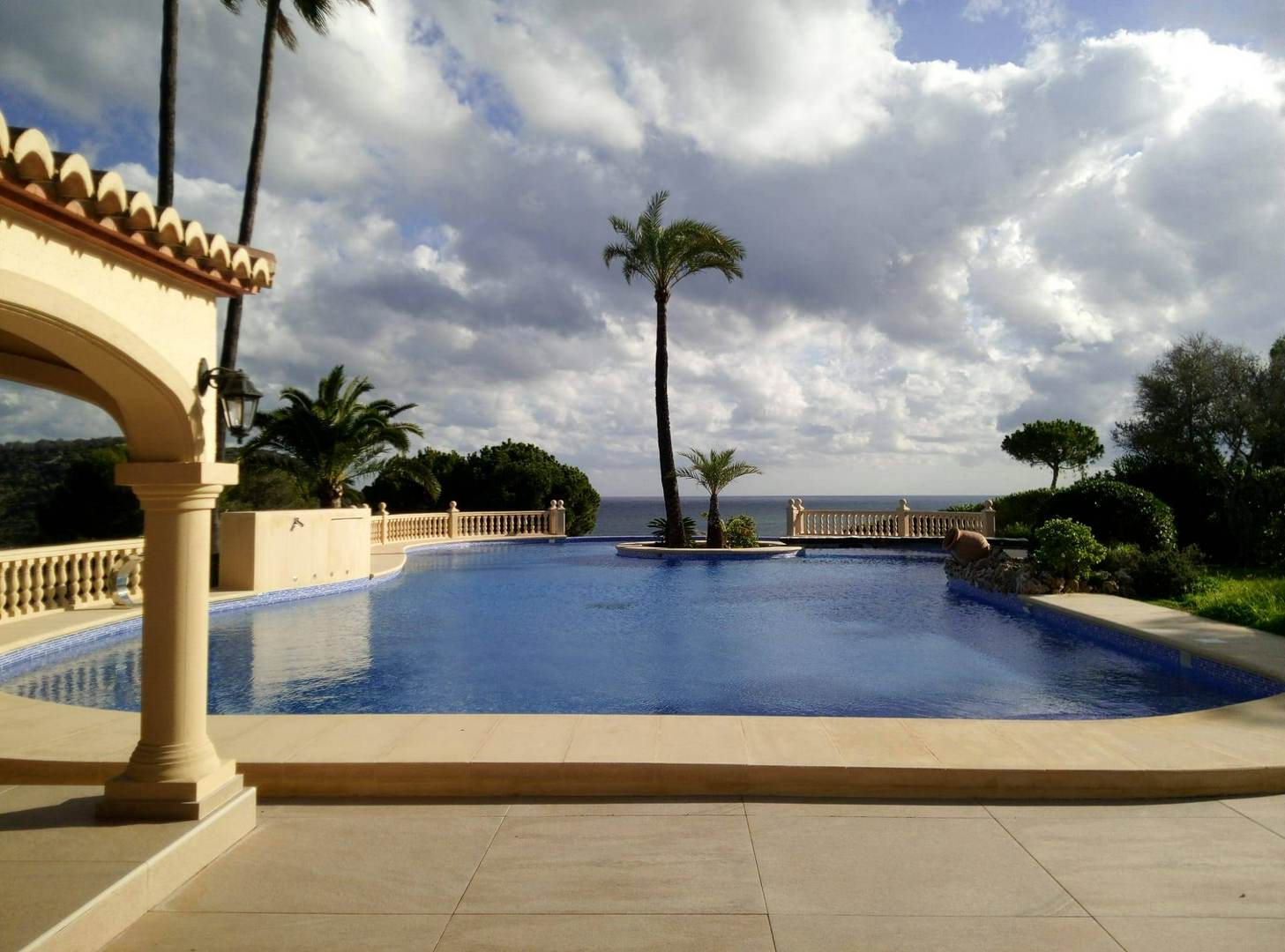 Alquila por horas Espacio idílico para eventos con vistas frente al mar