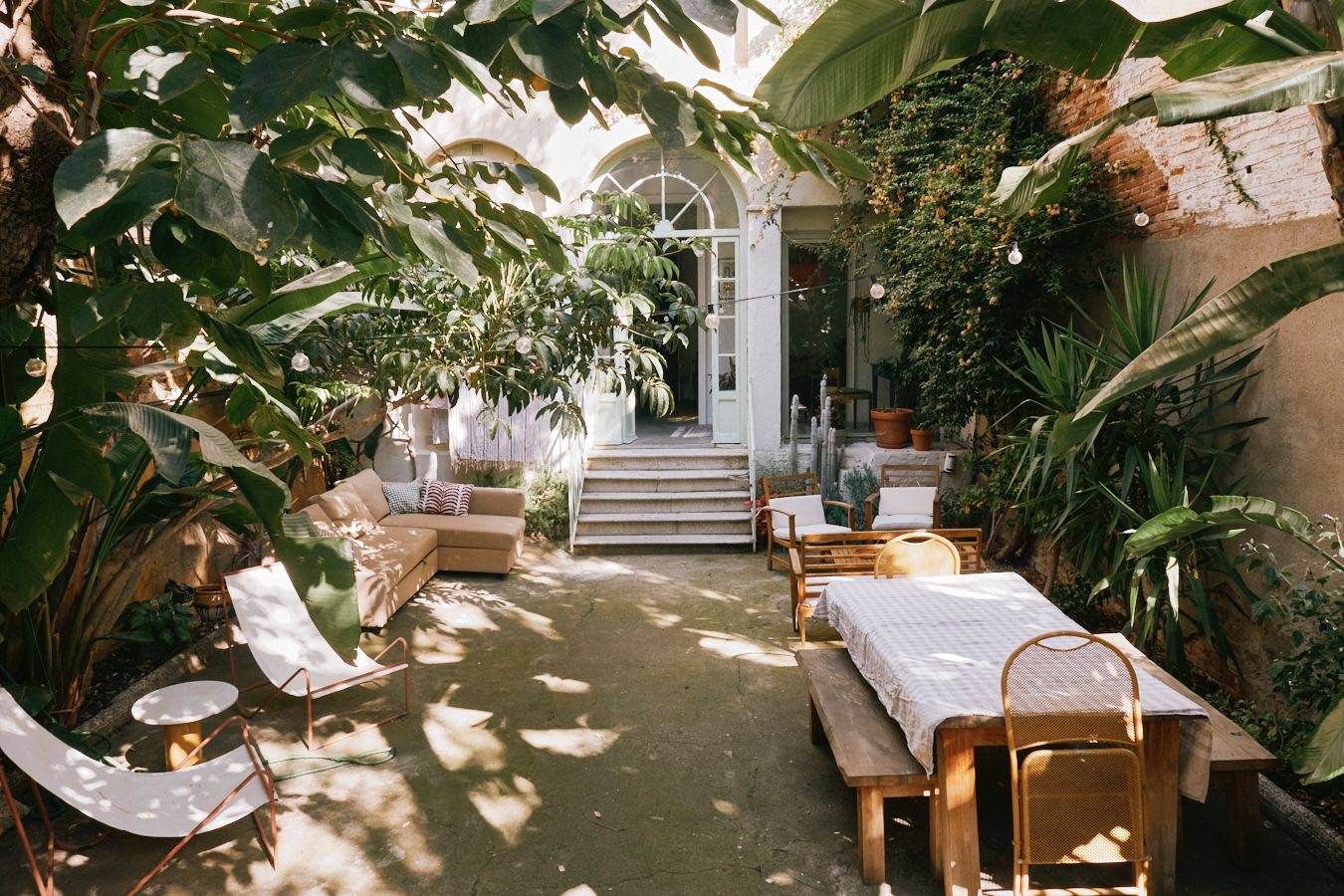 Alquila por horas CASITA CON PATIO Y ESTUDIO EN BARCELONA