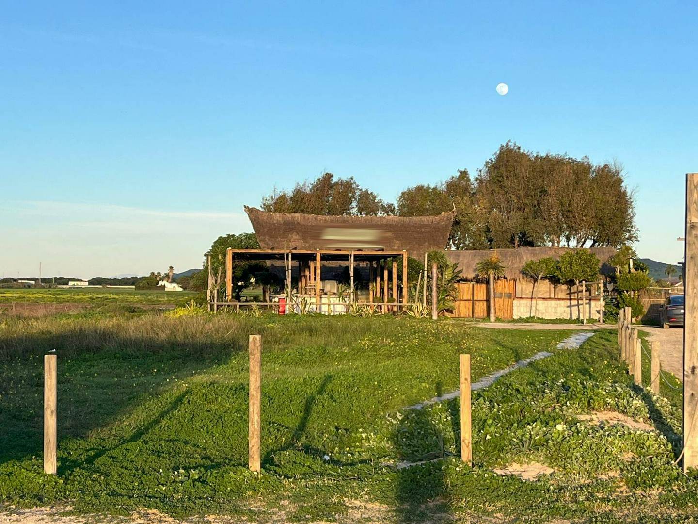 Alquila por horas espacio restaurante jardín en la playa