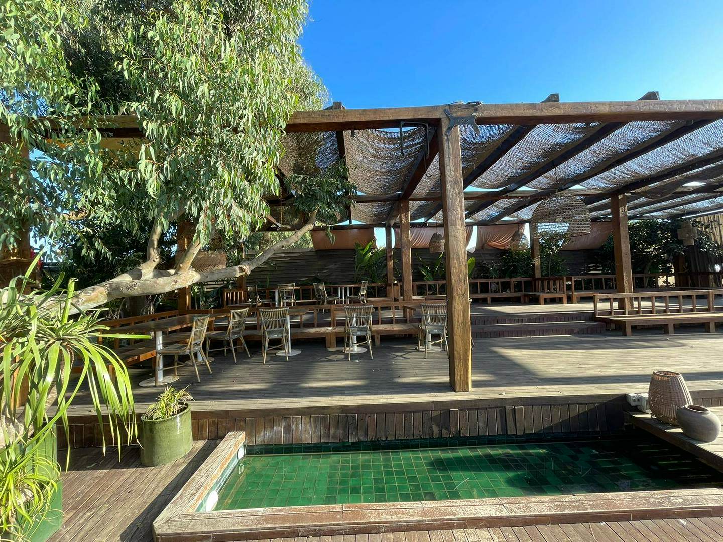 Alquila por horas espacio restaurante jardín en la playa