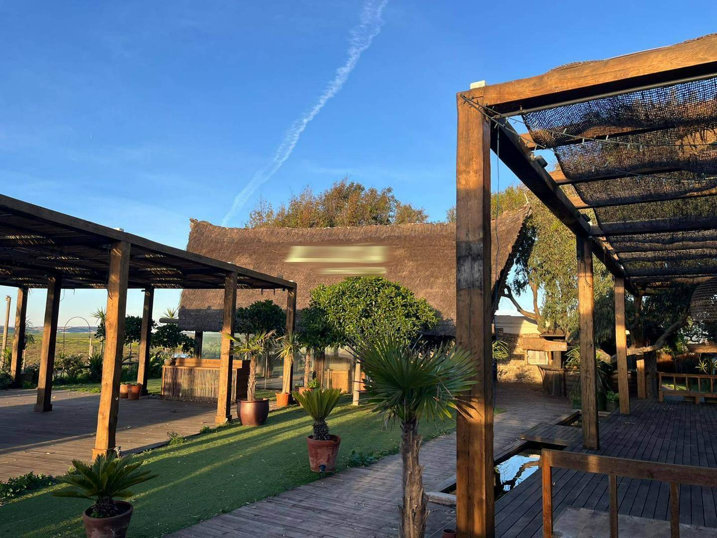 Alquila por horas espacio restaurante jardín en la playa
