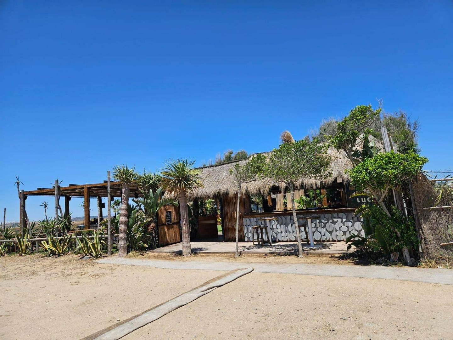 Alquila por horas espacio restaurante jardín en la playa