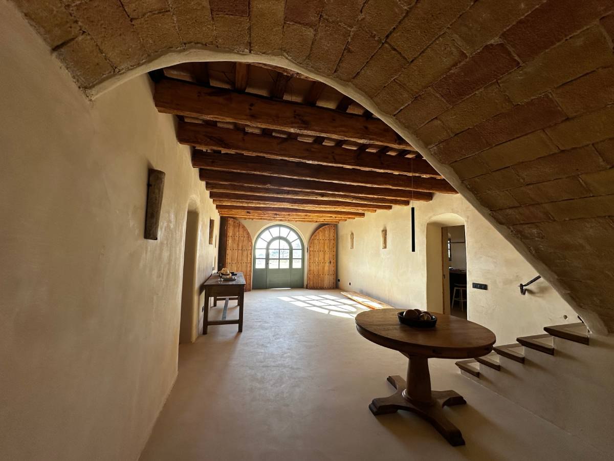 Alquila por horas MASIA FINCA RUSTICA FRENTE AL MAR Y VIÑEDOS