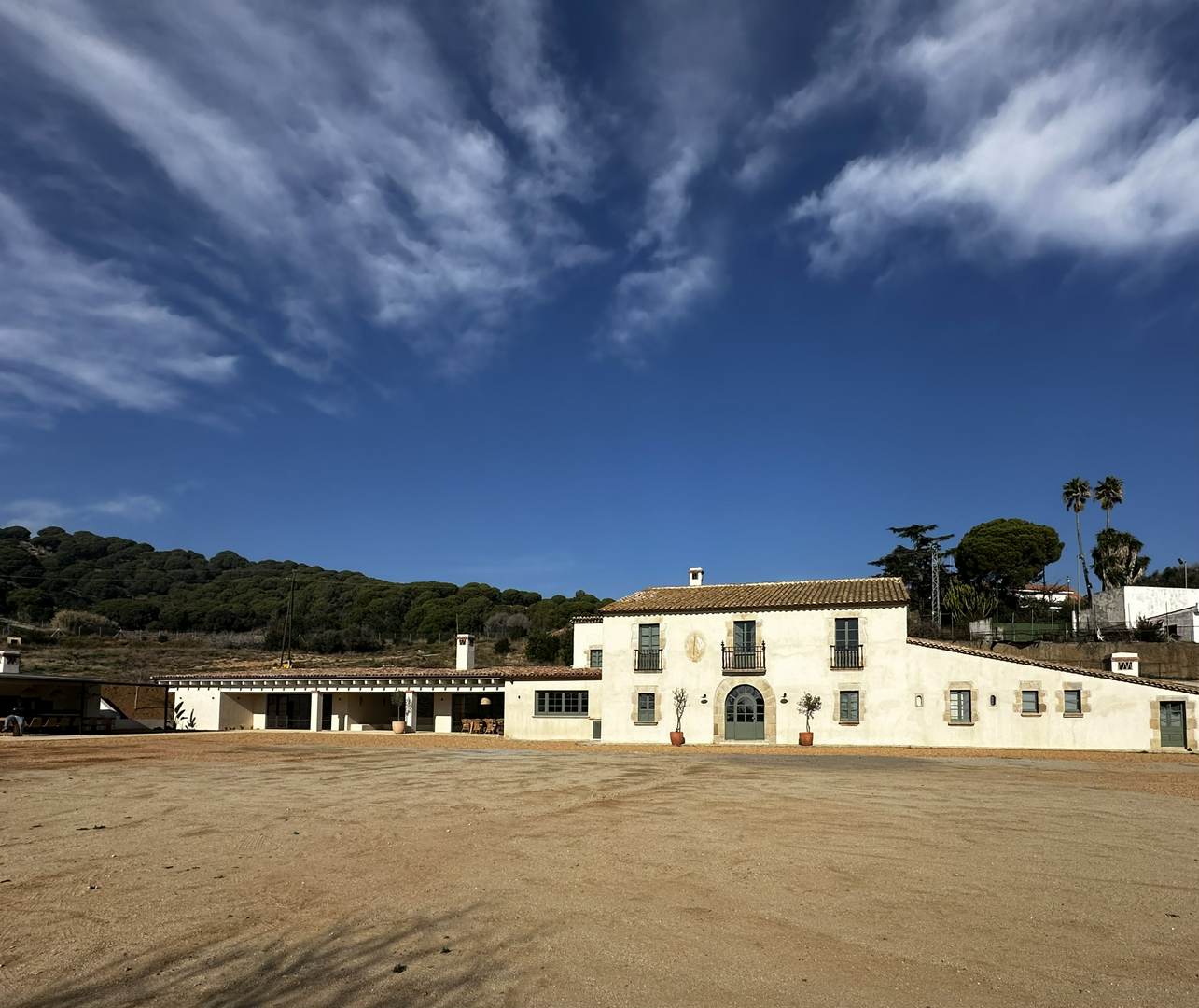 Alquila por horas MASIA FINCA RUSTICA FRENTE AL MAR Y VIÑEDOS