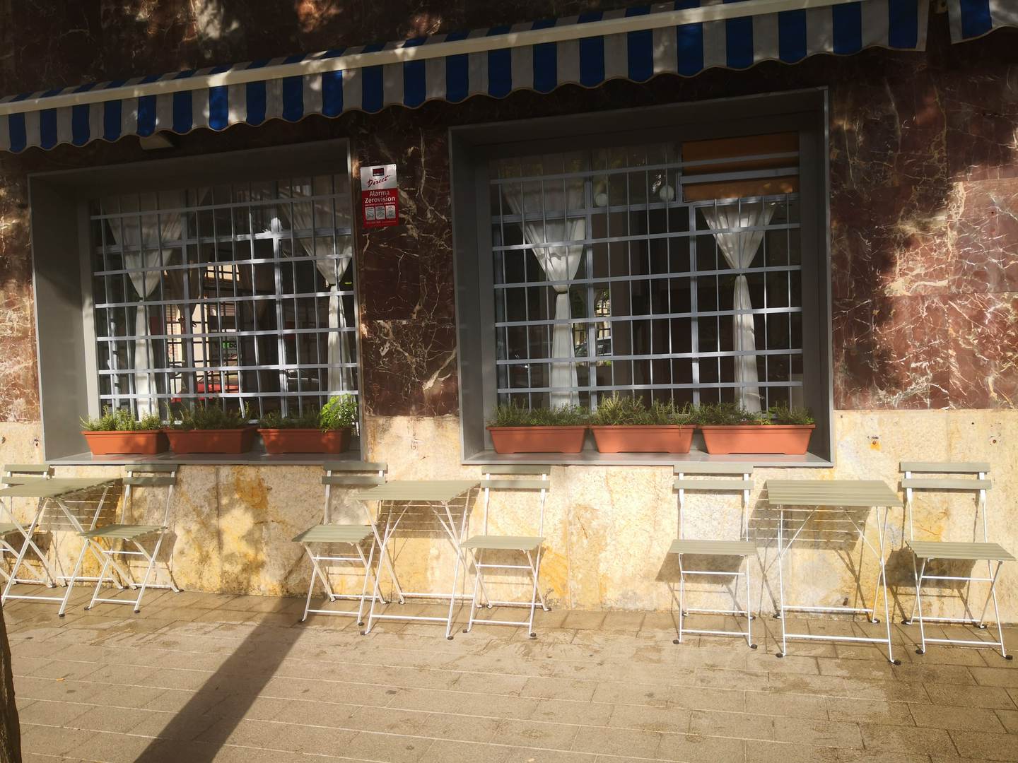 Alquila por horas Cafétéria con encanto con terraza al estilo  antiguo 
