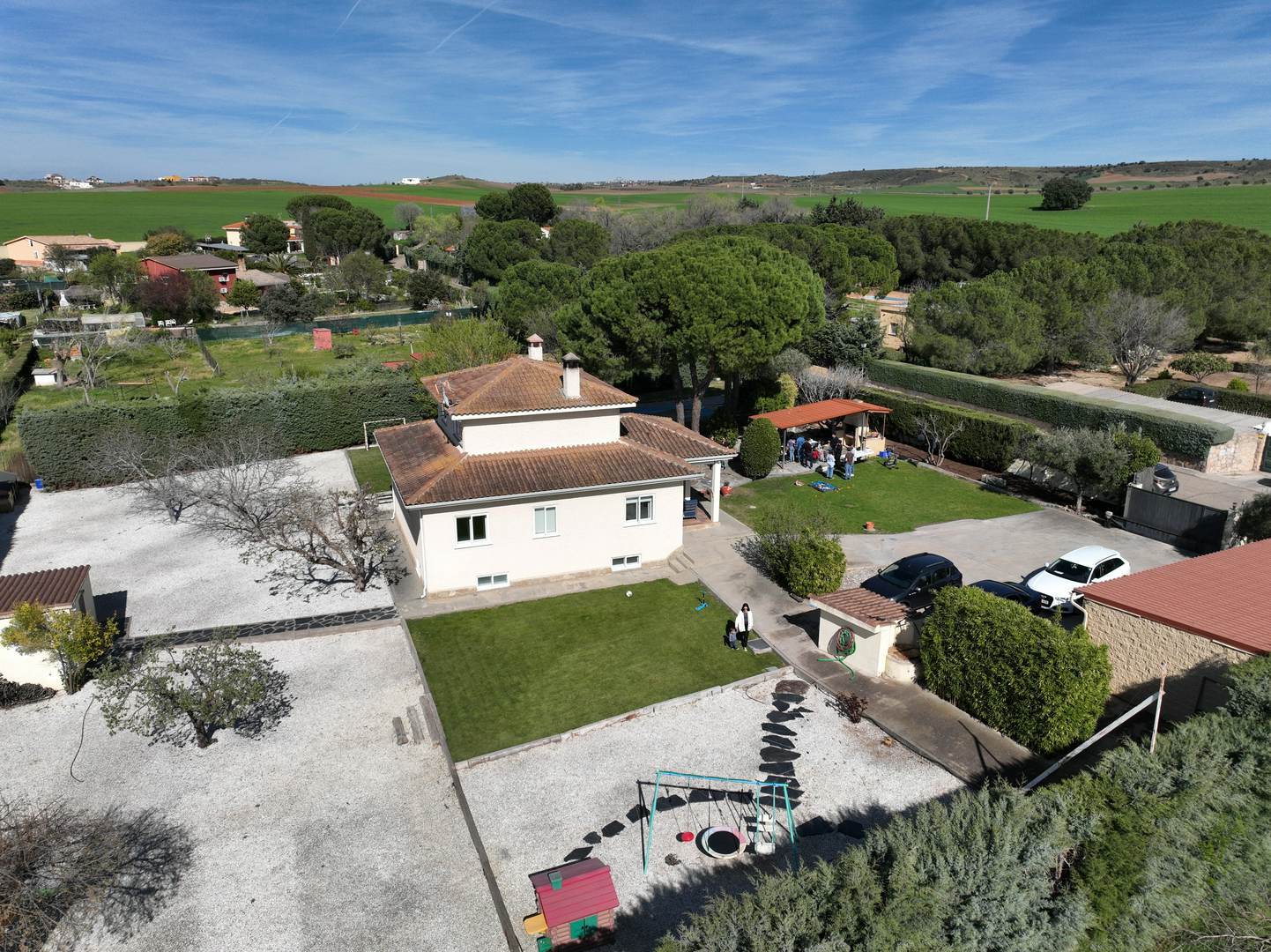 Alquila por horas Vivienda unifamiliar con jardín