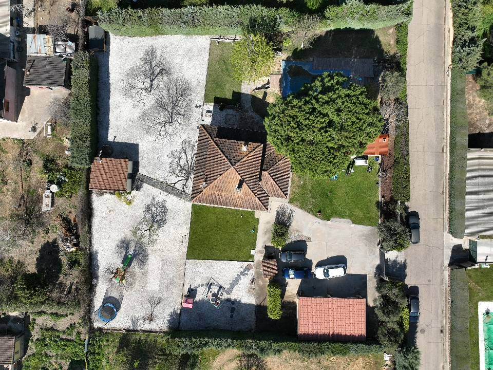 Alquila por horas Vivienda unifamiliar con jardín