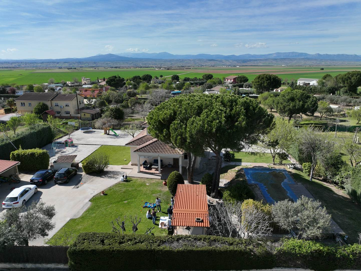 Alquila por horas Vivienda unifamiliar con jardín