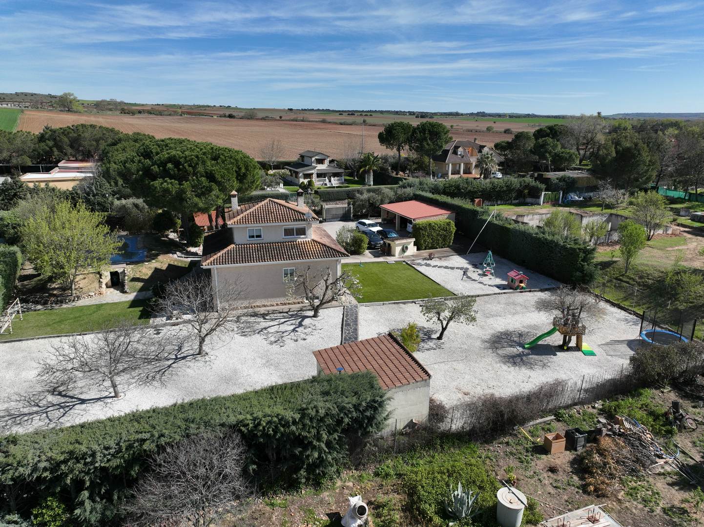 Alquila por horas Vivienda unifamiliar con jardín