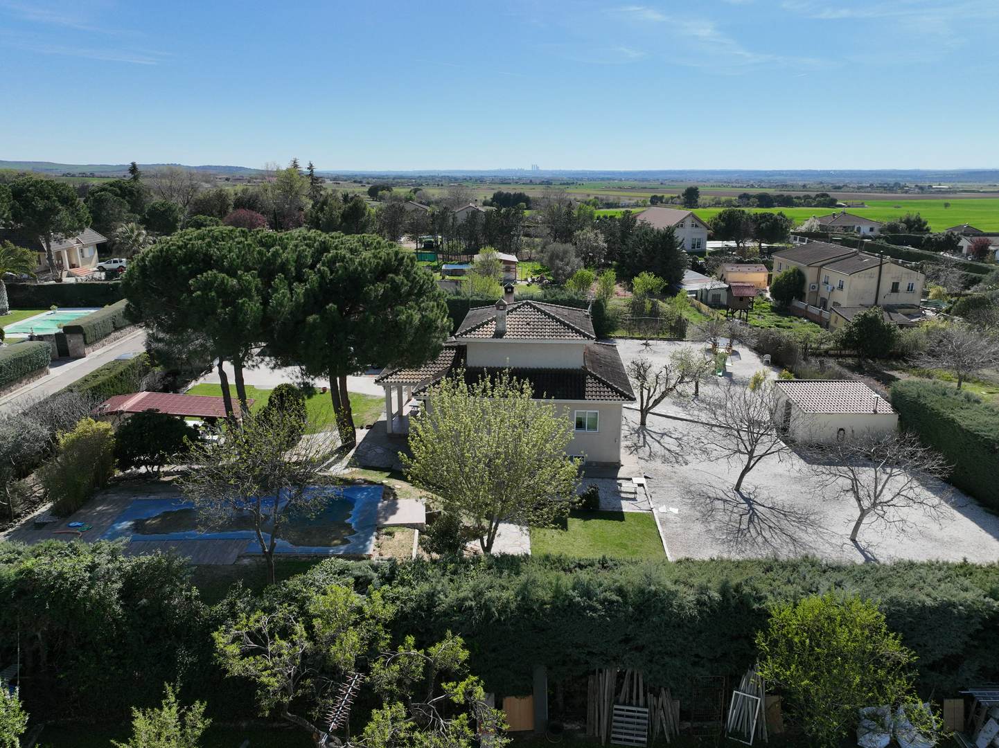 Alquila por horas Vivienda unifamiliar con jardín