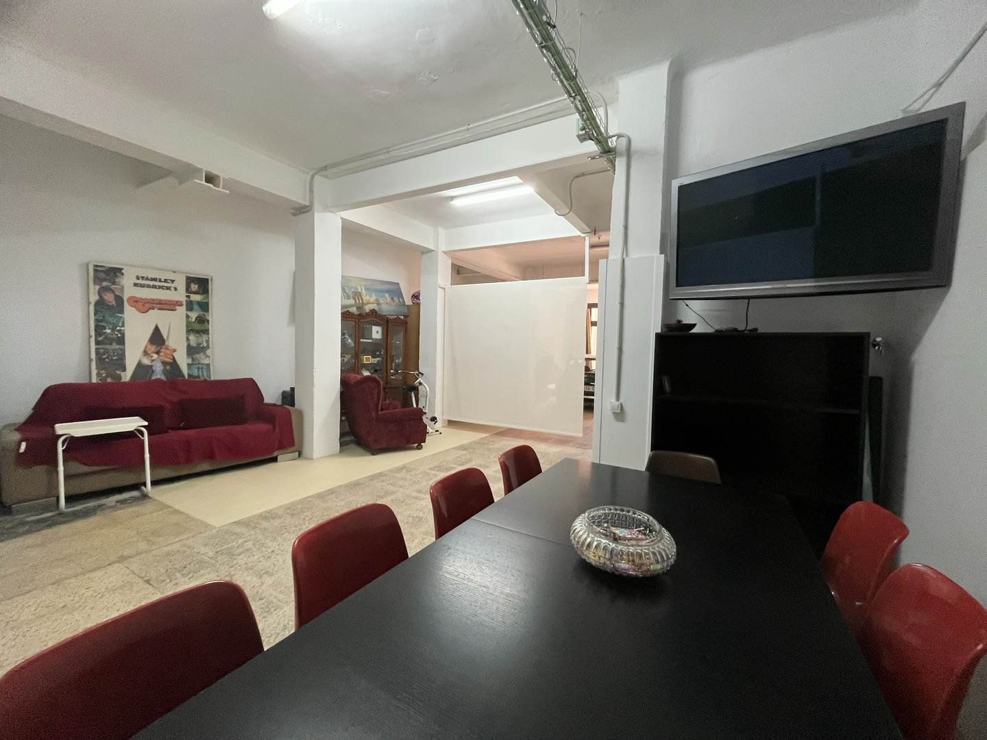 Alquila por horas Dos Amplios Platós con Sala de Reuniones y Cocina