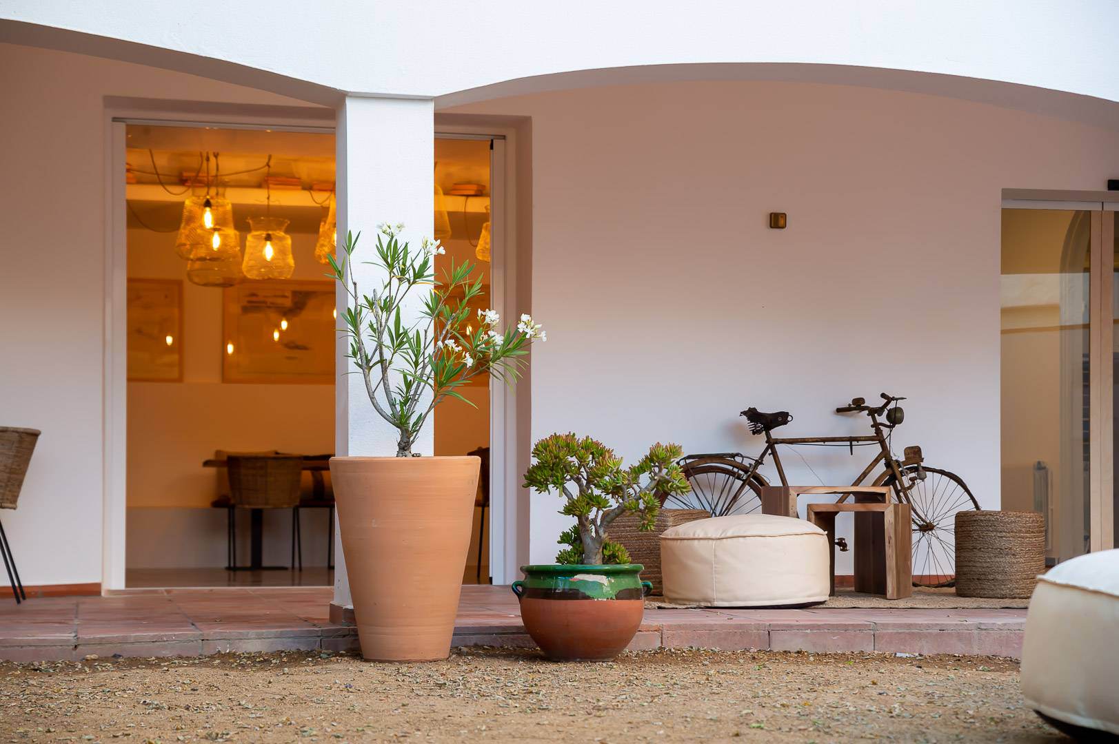 Alquila por horas Patio con porche estilo mediterráneo en Hostal Boutique  - Costa Brava