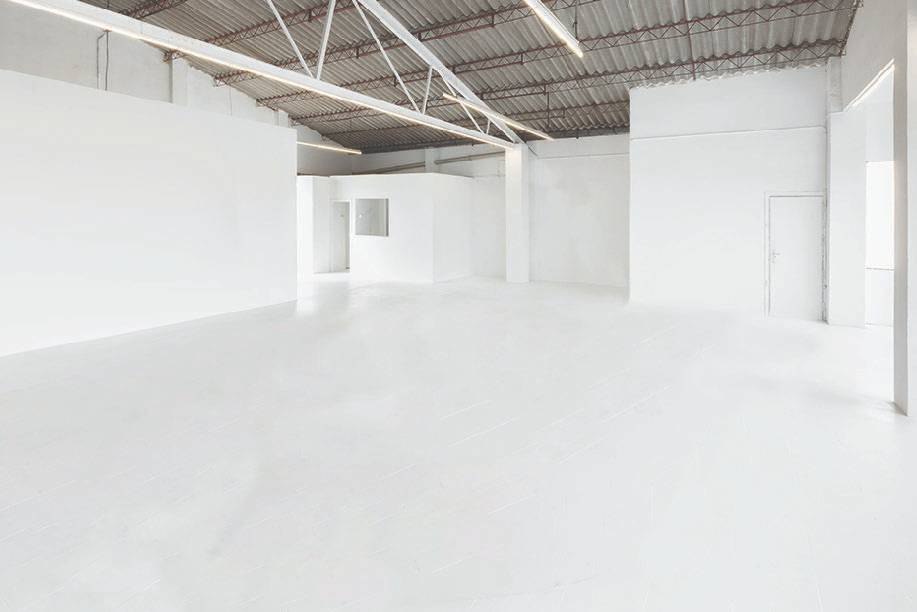Alquila por horas Plató estilo industrial con ventanal