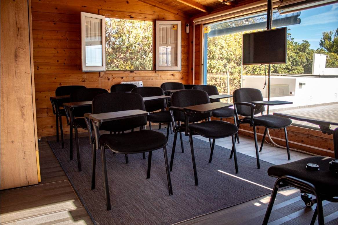 Alquila por horas Espacio sostenible de formación y eventos frente al mar