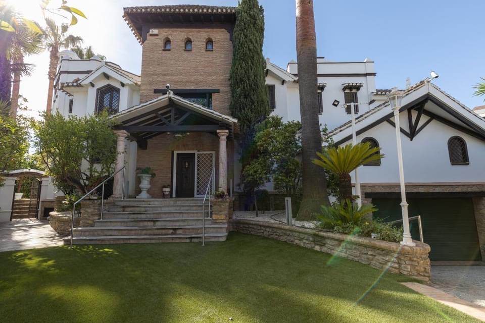 Alquila por horas Única y exclusiva villa de lujo con vistas a Sierra Nevada 