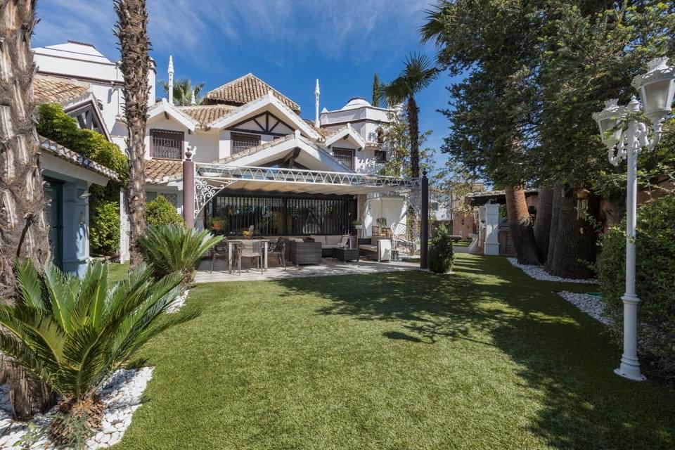 Alquila por horas Única y exclusiva villa de lujo con vistas a Sierra Nevada 