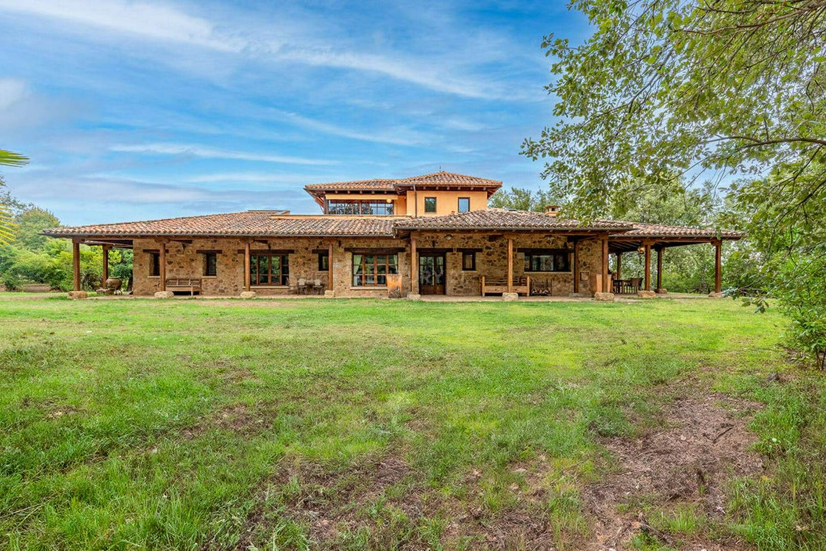 Alquila por horas FINCA RUSTICA CON PRECIOSA VIVIENDA