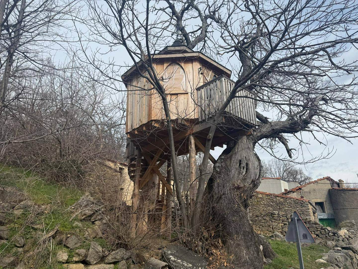 Alquila por horas CASA EN EL ARBOL