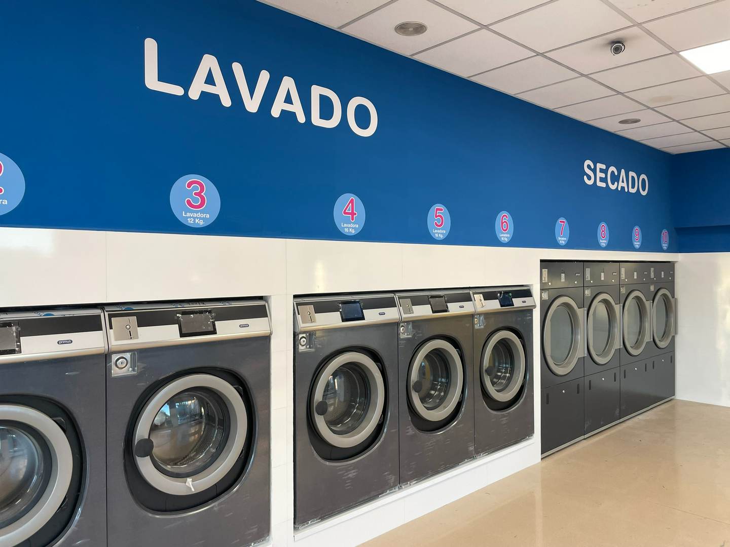 Alquila por horas Lavanderia Autoservicio muy espaciosa y luminosa