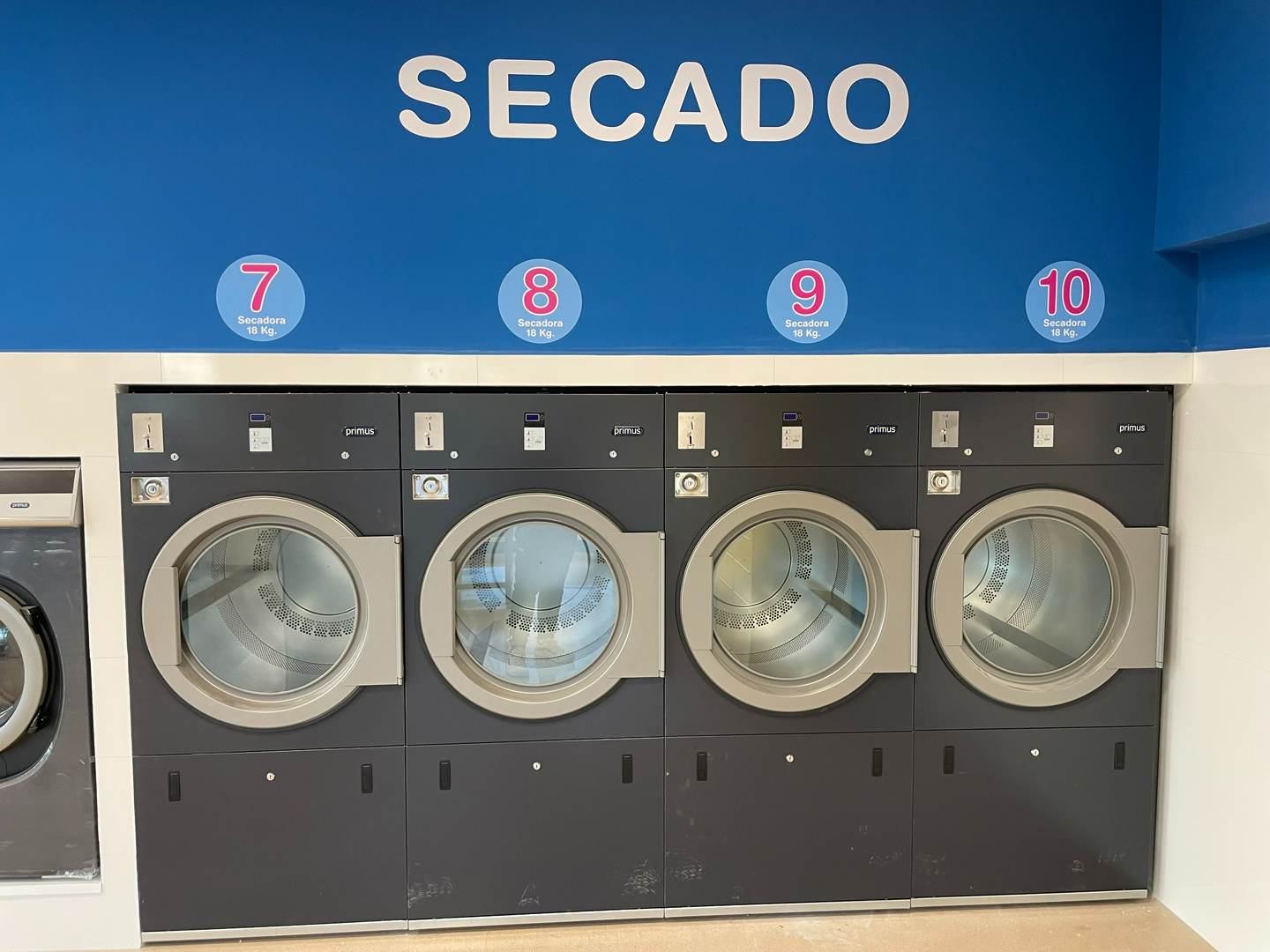 Alquila por horas Lavanderia Autoservicio muy espaciosa y luminosa