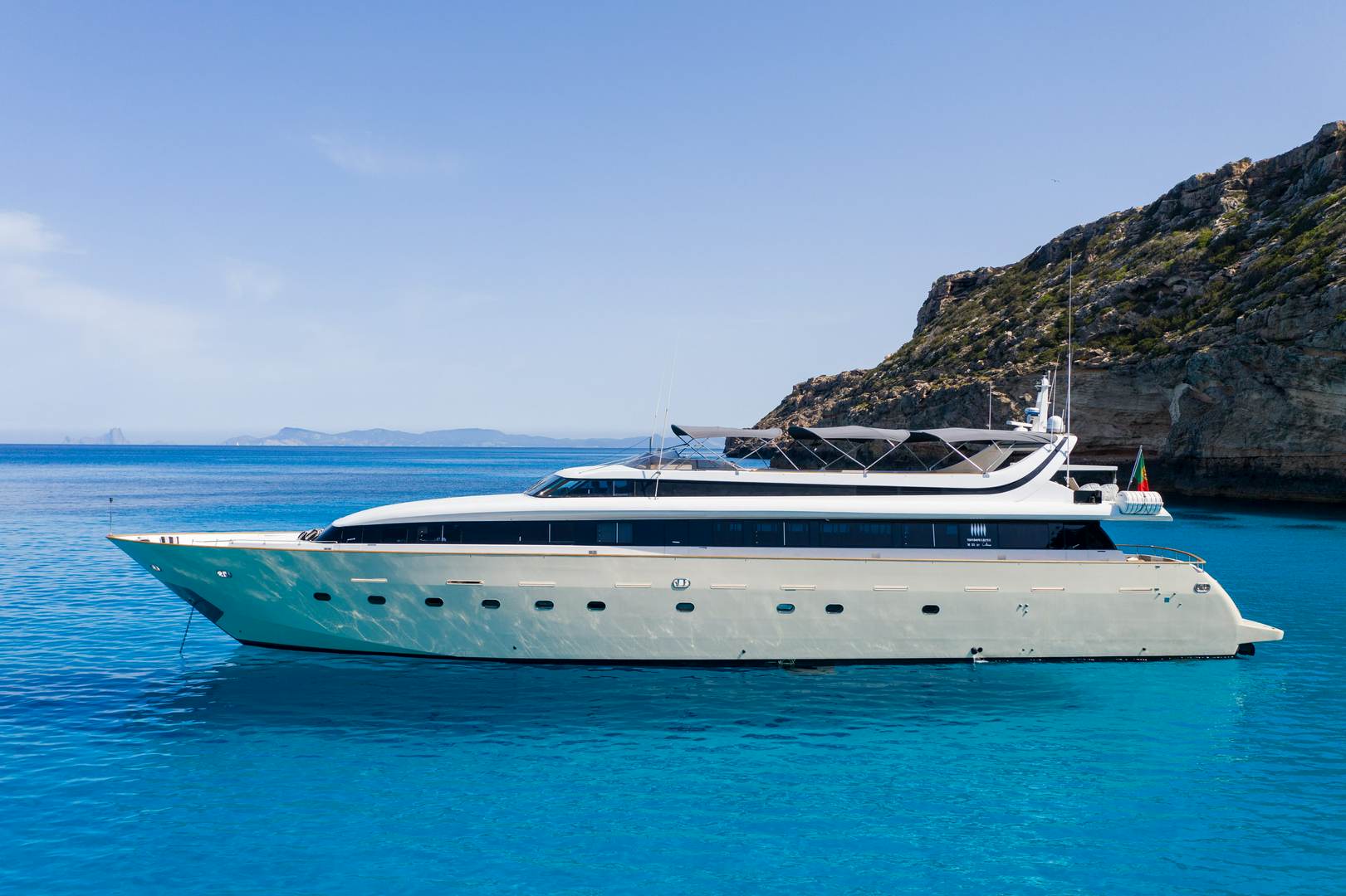 Alquila por horas Yate elegante en Ibiza