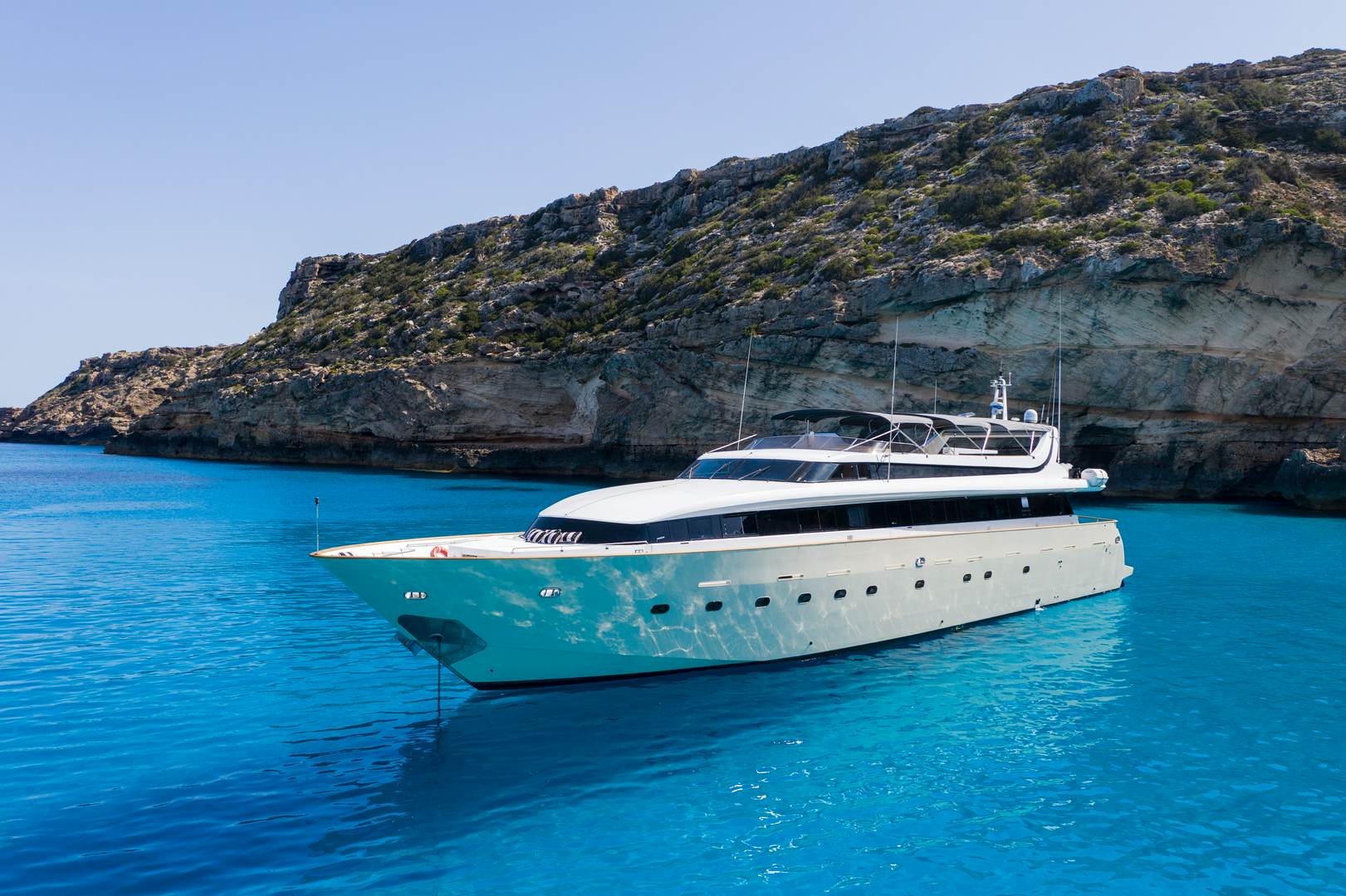 Alquila por horas Yate elegante en Ibiza