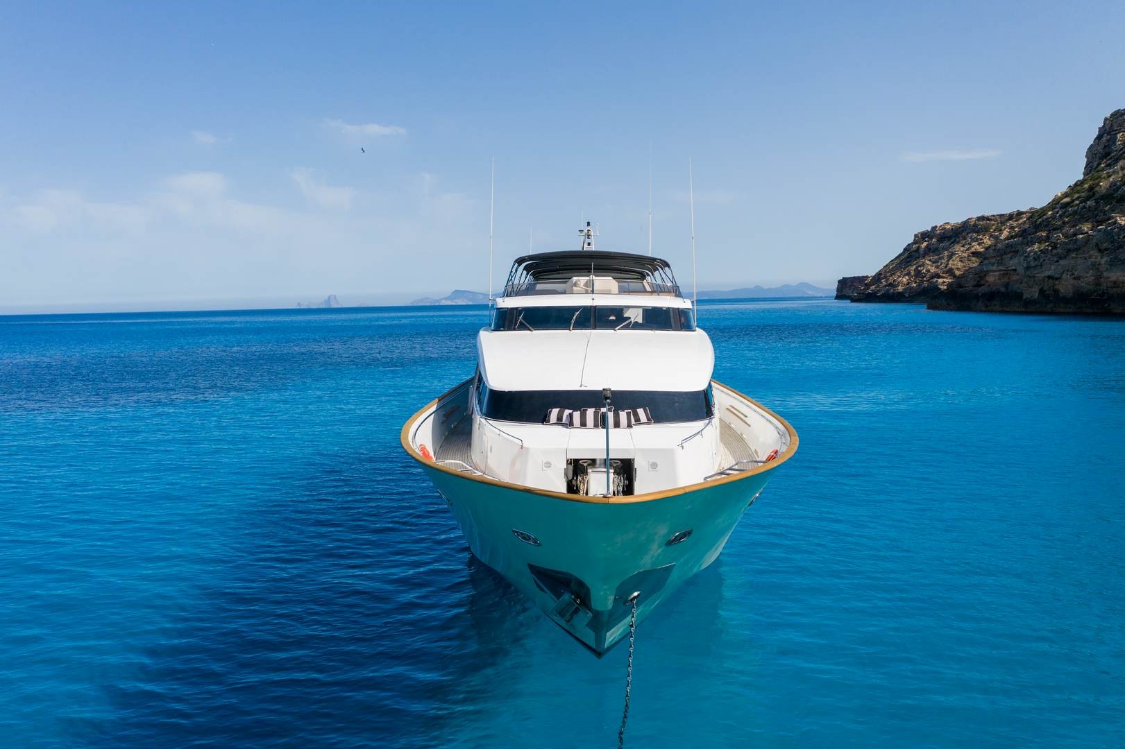 Alquila por horas Yate elegante en Ibiza