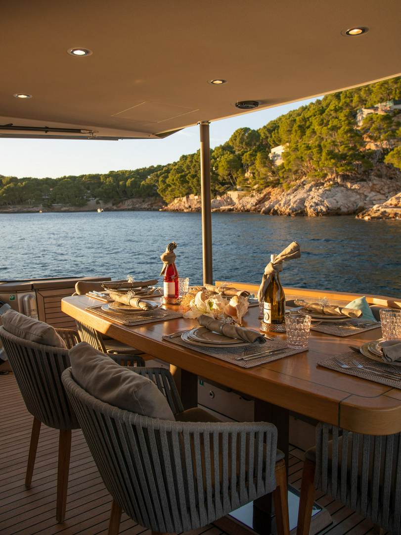 Alquila por horas Yate de lujo en Ibiza