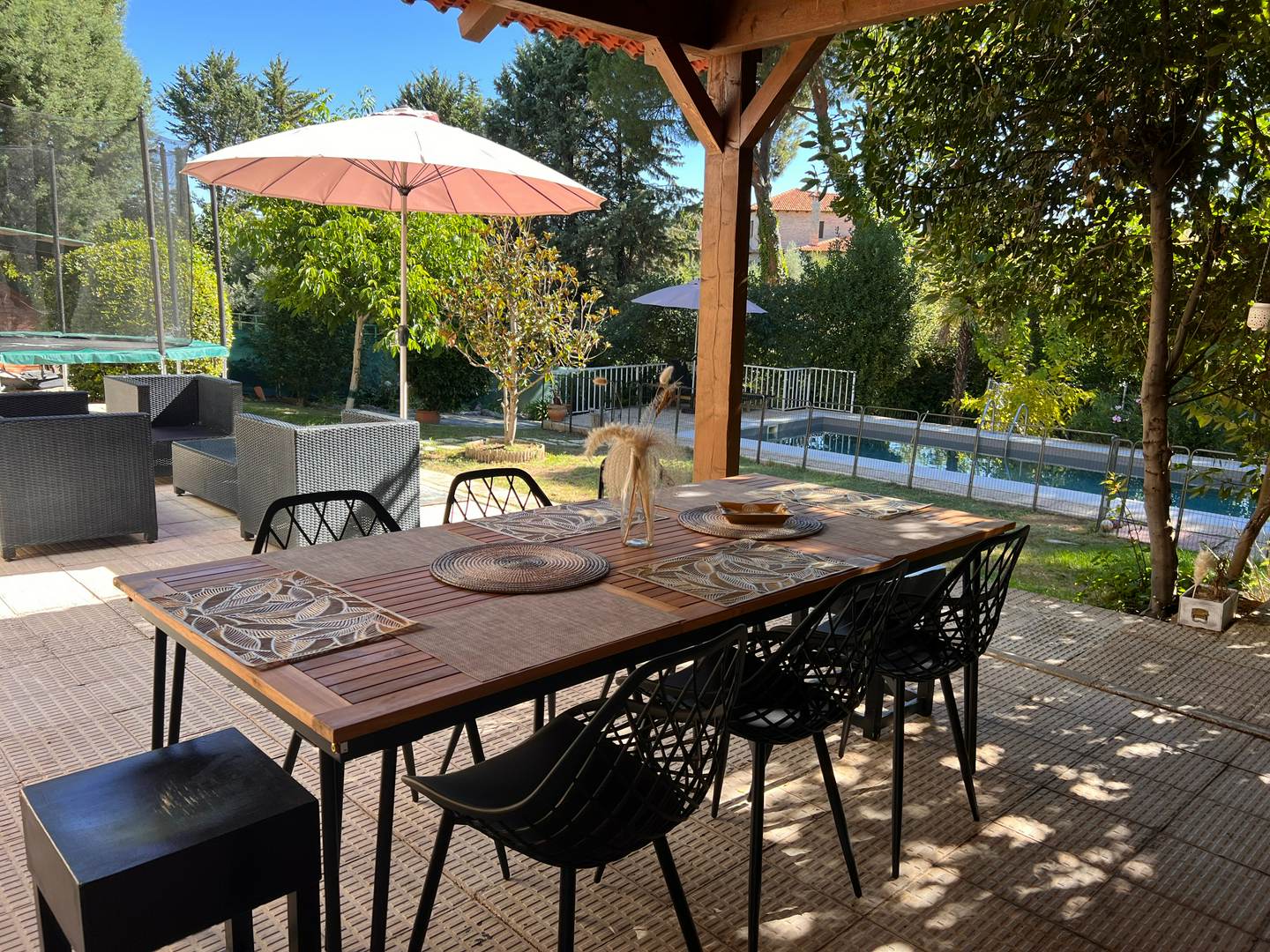 Alquila por horas Jardín con Piscina​,​ Terraza​,​ Cocina completa y Barbacoa