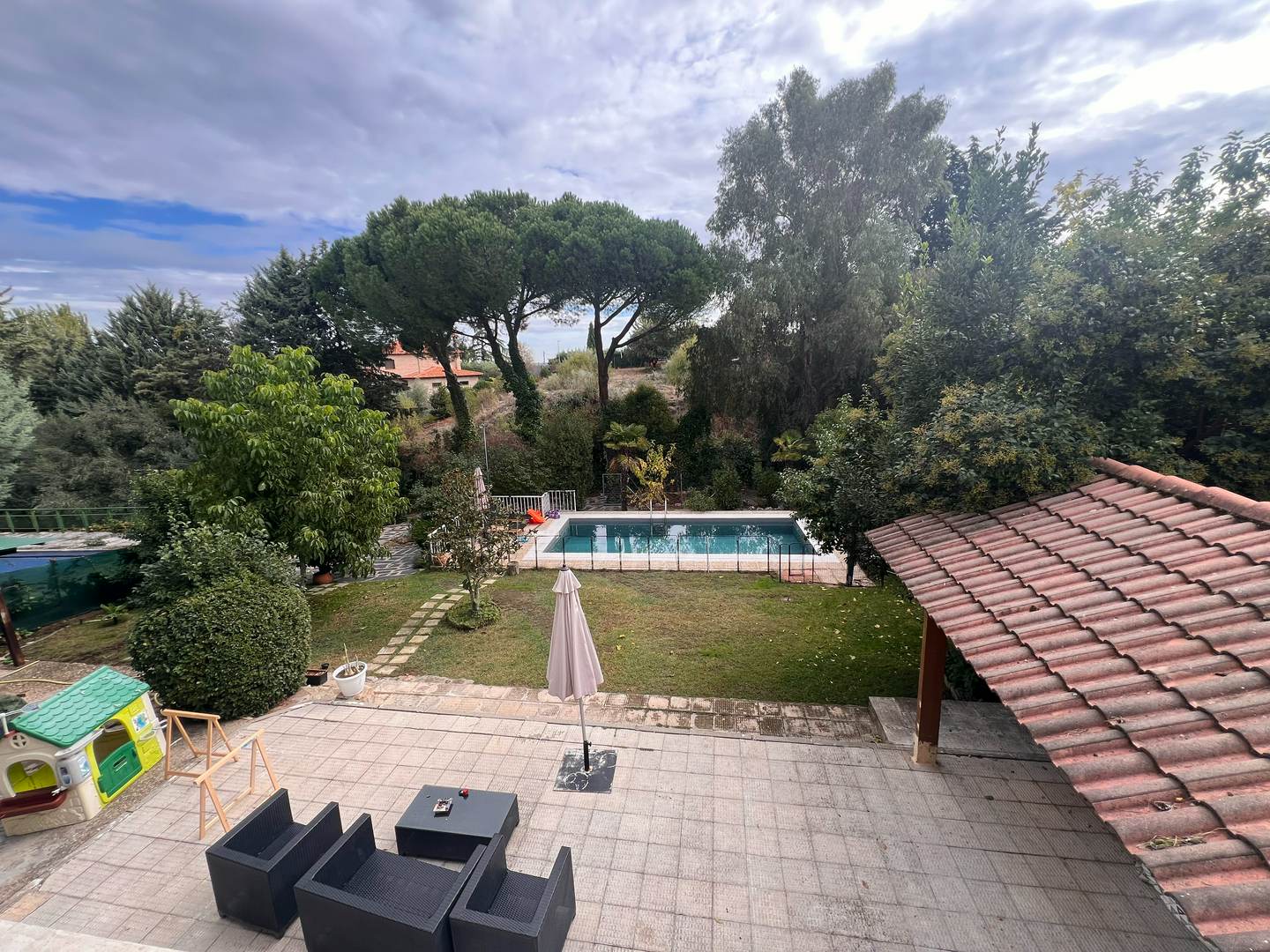 Alquila por horas Jardín con Piscina​,​ Terraza​,​ Cocina completa y Barbacoa