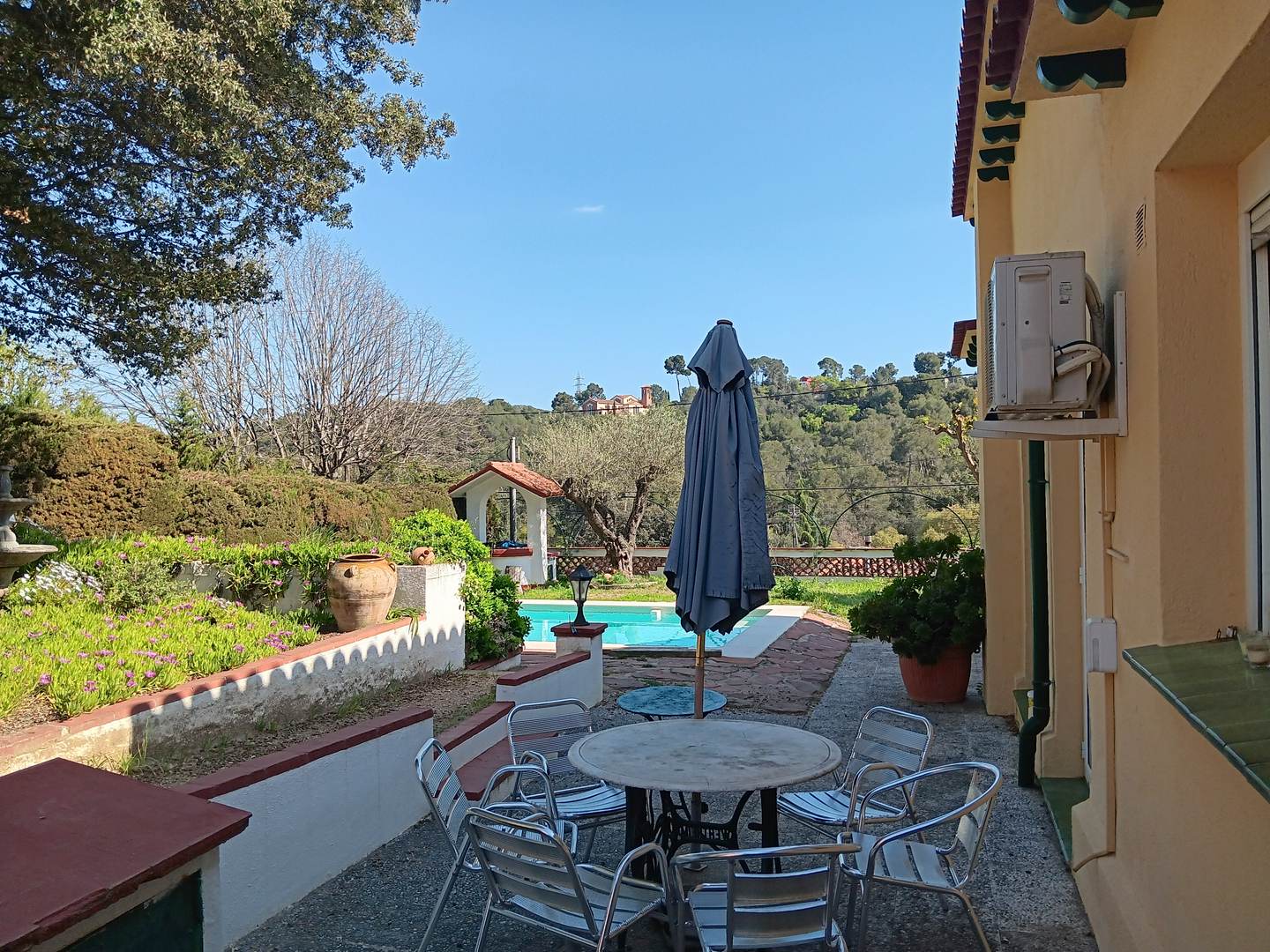 Alquila por horas CASA EN LA FLORESTA DE ESTILO SAN fRANCISCO