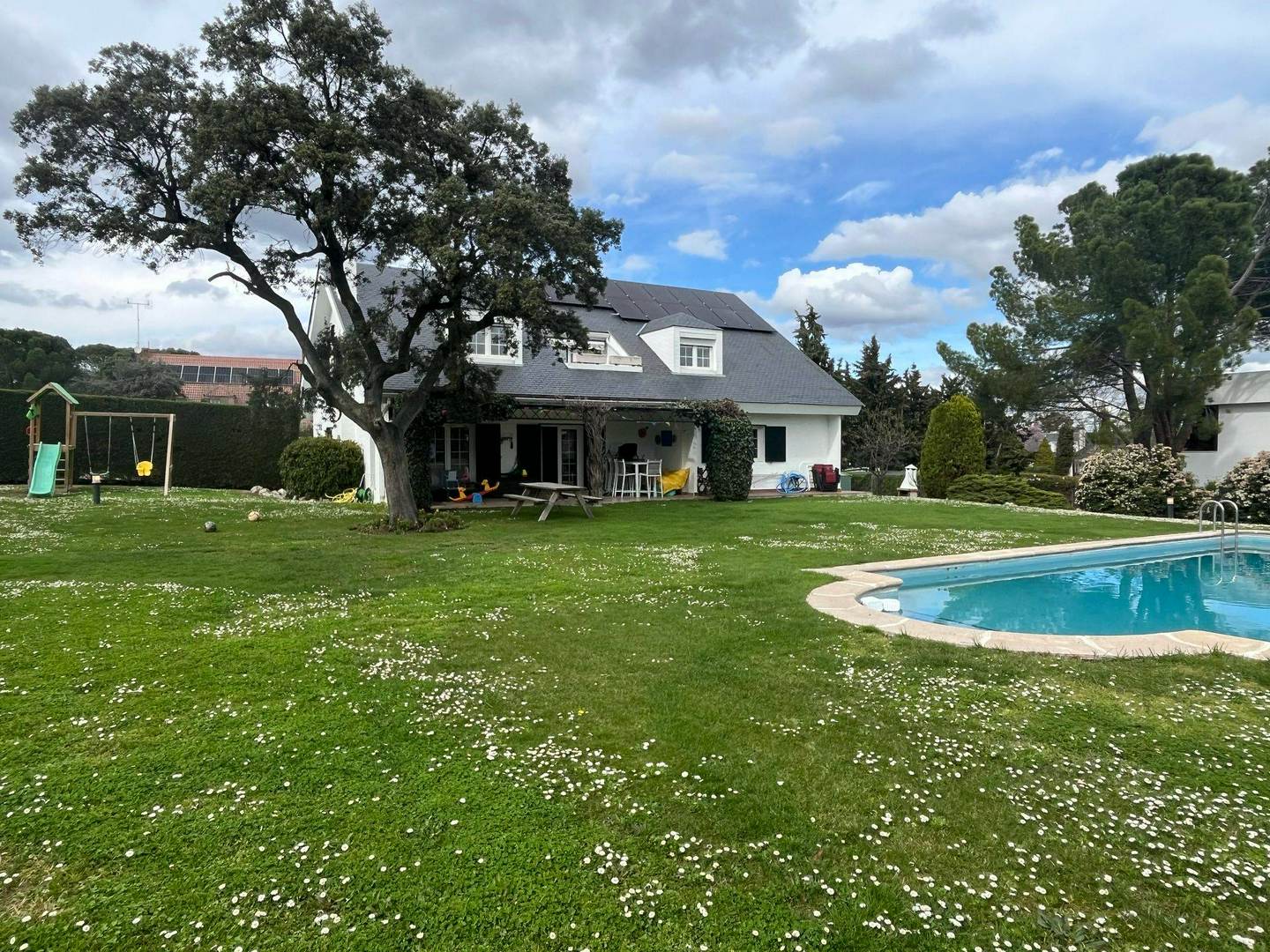 Alquila por horas Chalet independiente con amplio jardín en Ciudalcampo