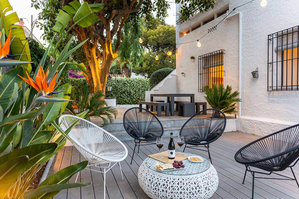 Alquila por horas Casa con Torreón estilo Mediterráneo