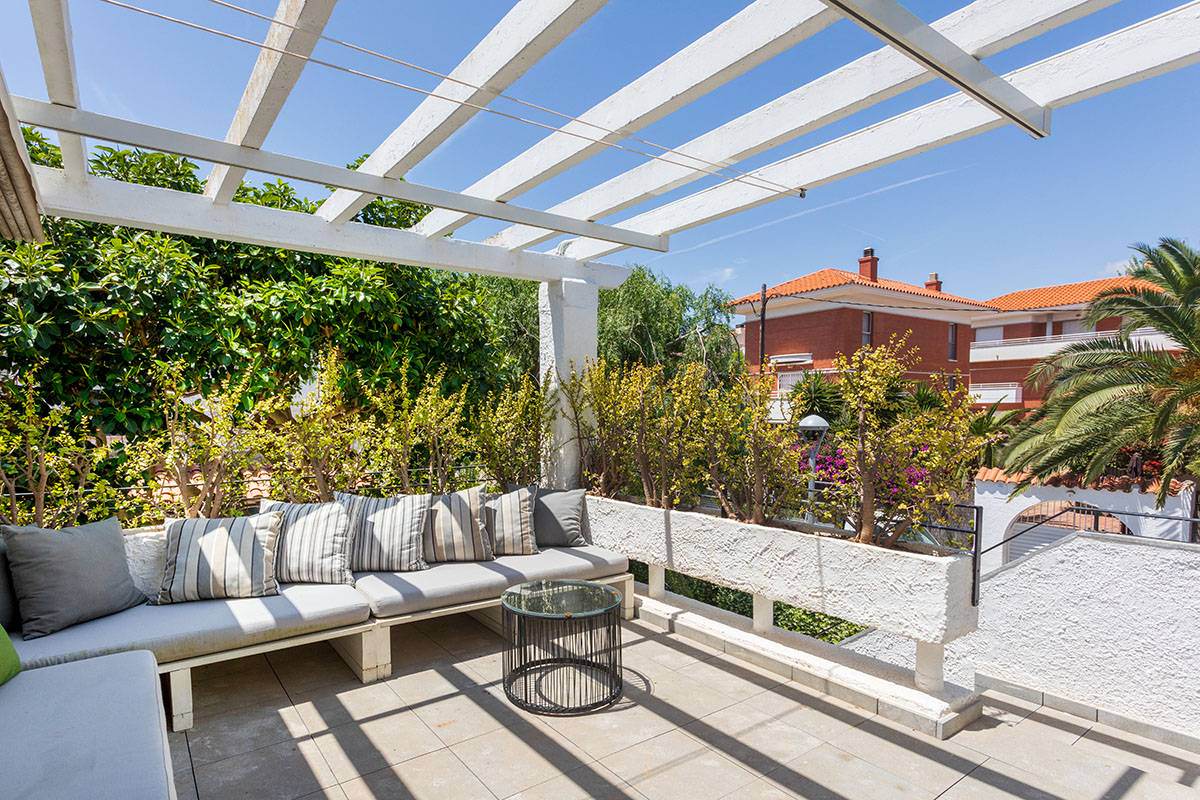 Alquila por horas Casa con Torreón estilo Mediterráneo