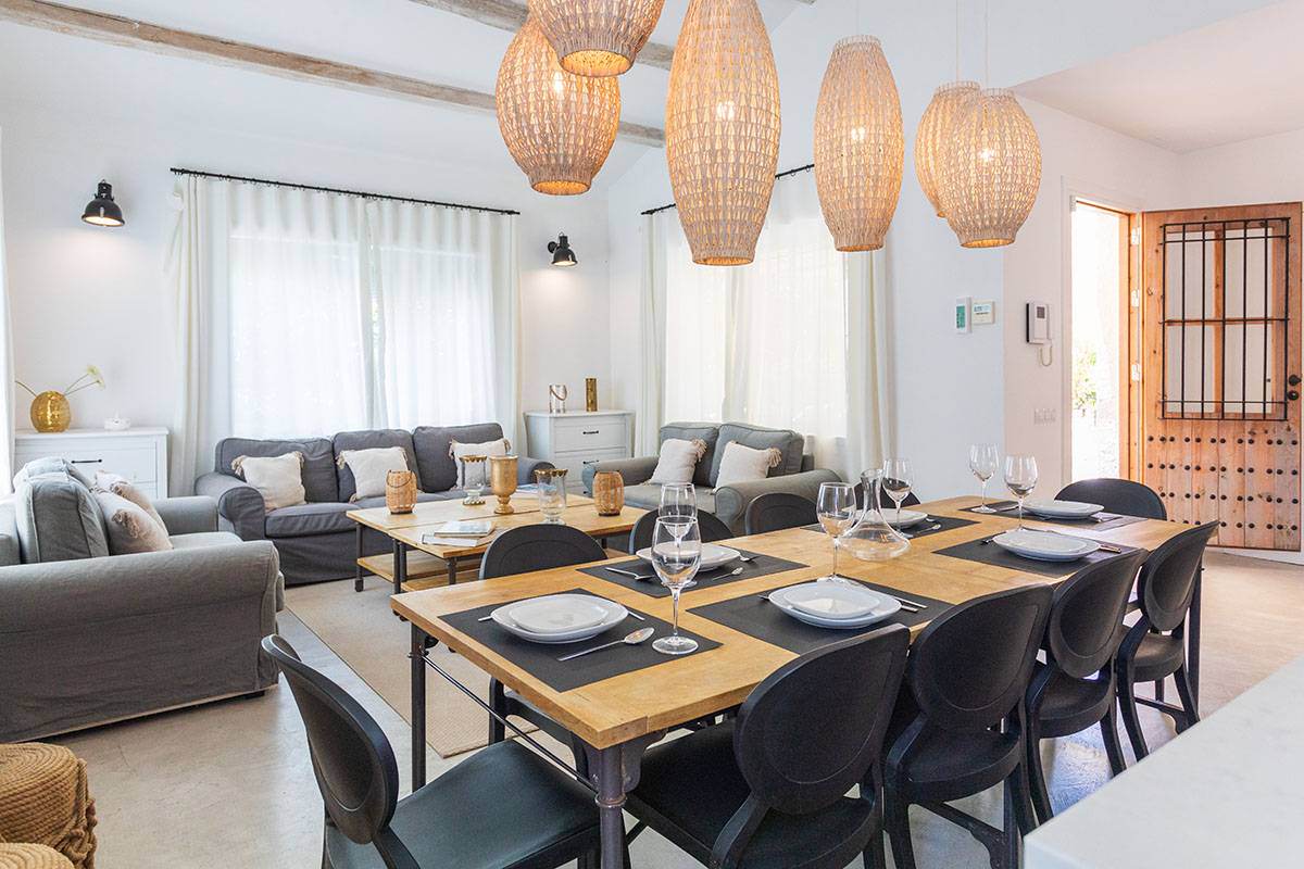 Alquila por horas Casa con Torreón estilo Mediterráneo