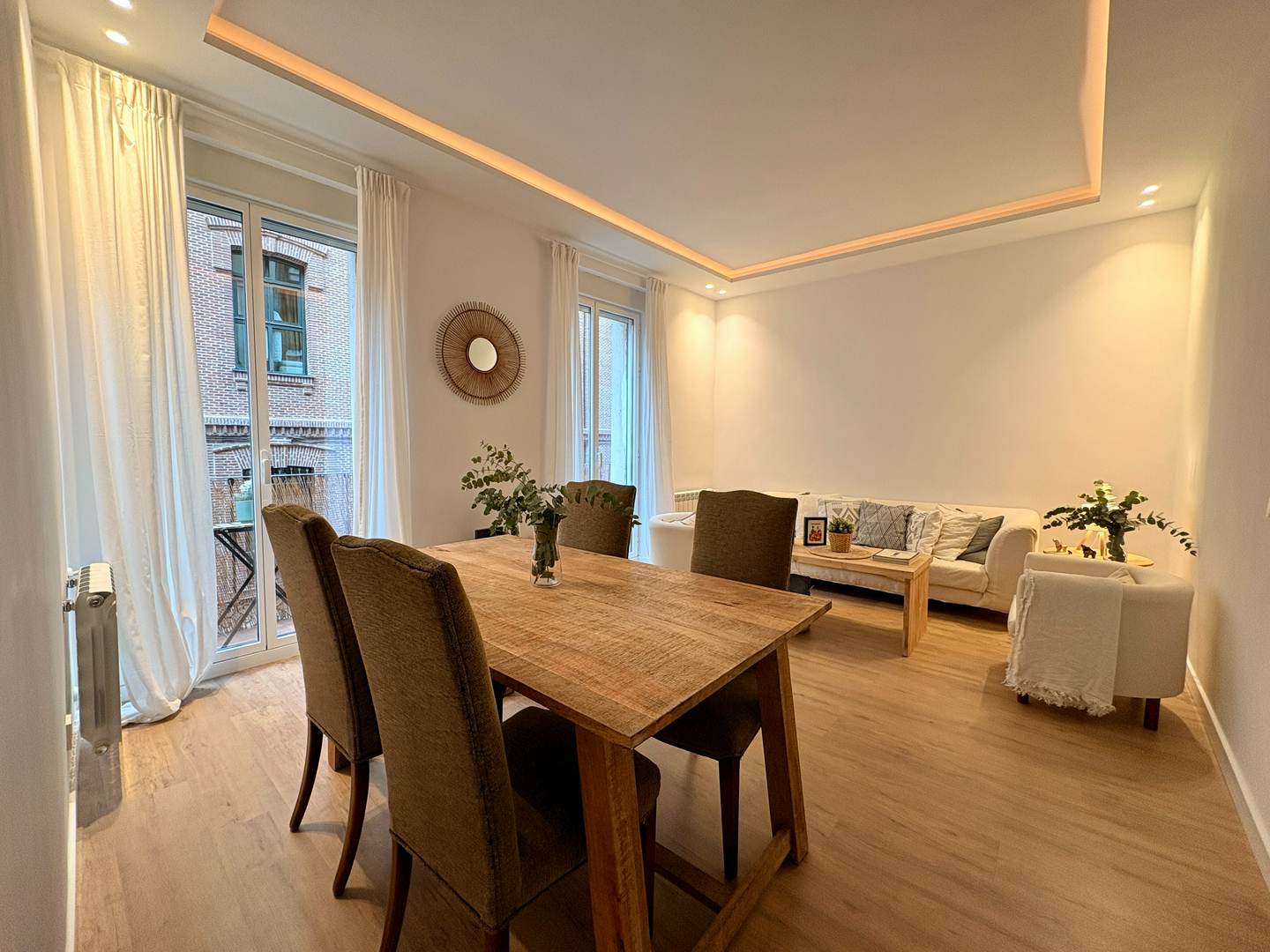 Alquila por horas Piso Exterior en Chamberí - Balcones a calle y Cocina en Isla - 