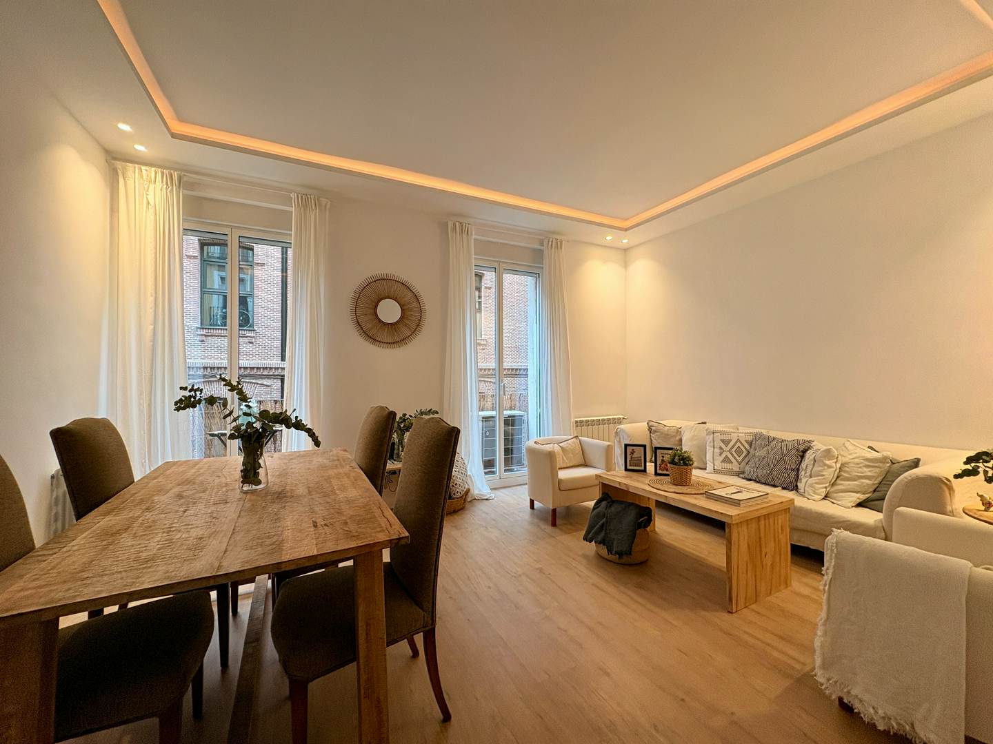 Alquila por horas Piso Exterior en Chamberí - Balcones a calle y Cocina en Isla - 