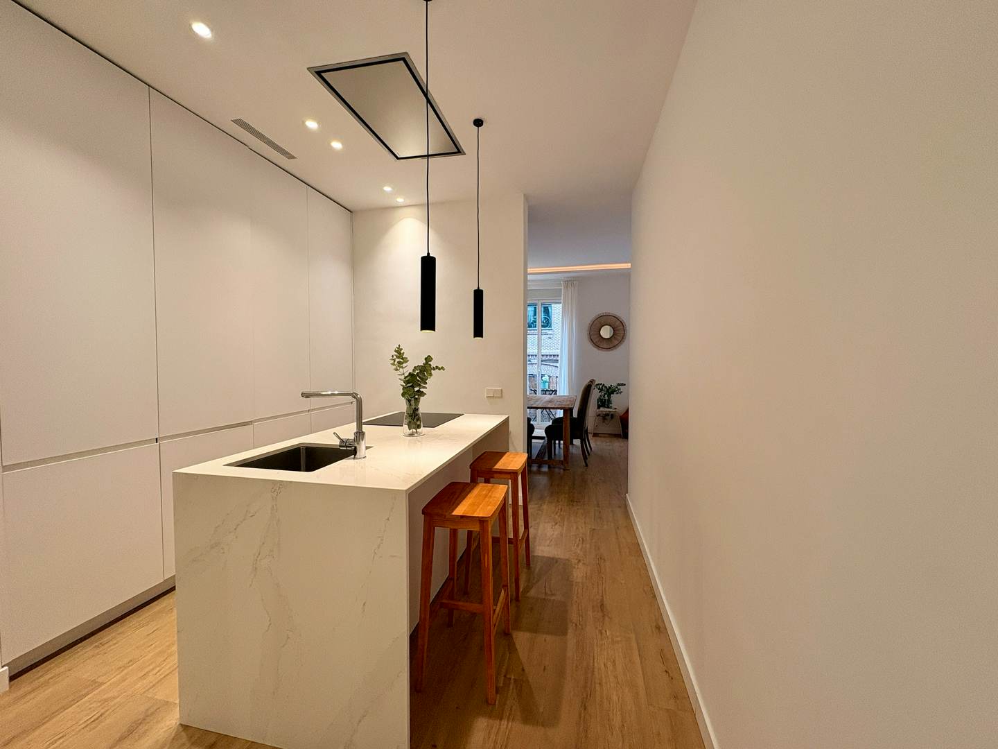 Alquila por horas Piso Exterior en Chamberí - Balcones a calle y Cocina en Isla - 