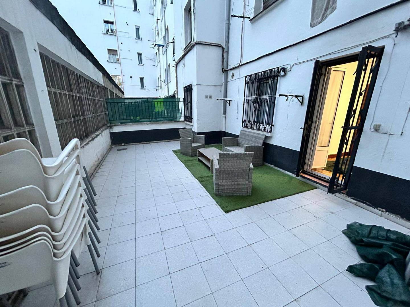 Alquila por horas Vivienda unifamiliar con amplio patio interior