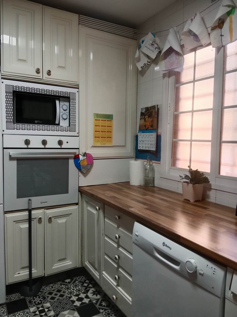 Alquila por horas Vivienda familiar amplia con amplio salón con piano y gran patio 