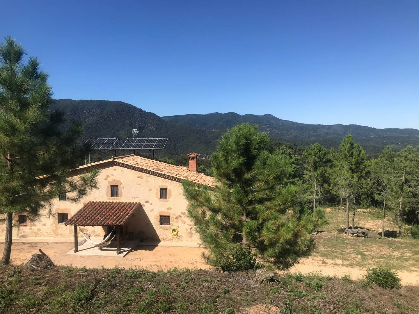 Alquila por horas Masia en medio del bosque